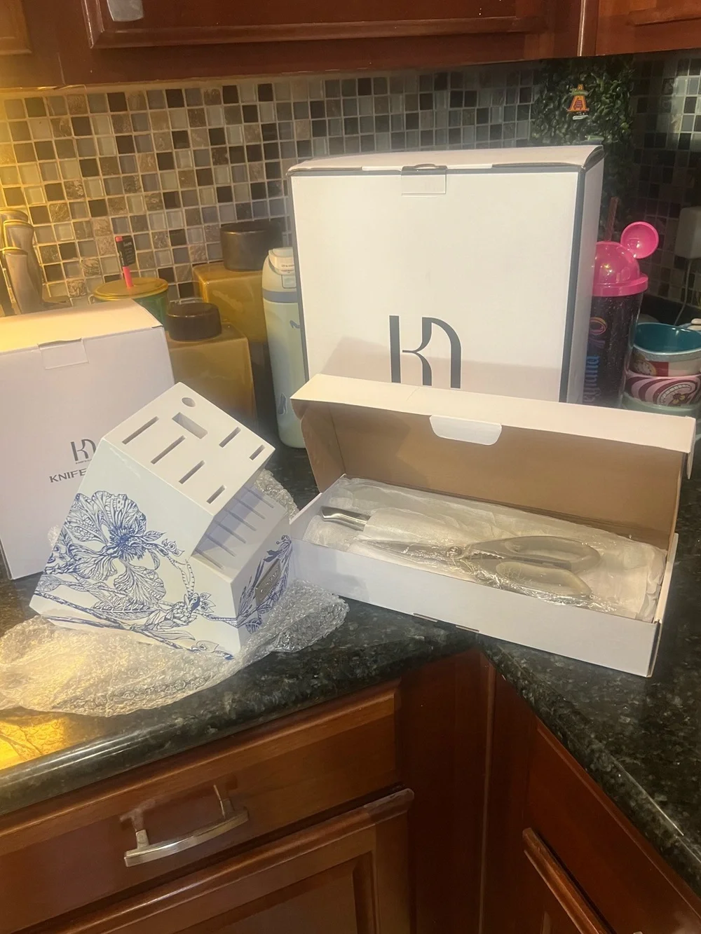 New KNIFESAGA Knife Set with Decorative White & Blue Block 14 piece